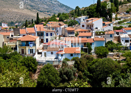 Roten Ziegeldächer der Häuser im Dorf von Ano Vathi auf Samos, Griechenland Stockfoto