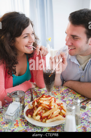 USA, New Jersey, Jersey City, paar Abendessen Stockfoto