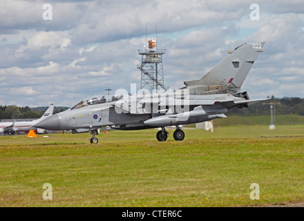 Farnborough International Airshow RAF Tornado GR4 Variable-Sweep Flügel Kampfflugzeuge Landung Stockfoto