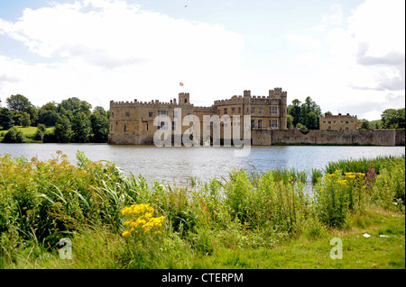 Leeds Castle in der Nähe von Maidstone in Kent UK Stockfoto