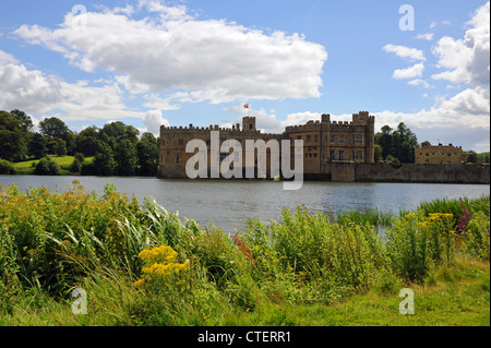 Leeds Castle in der Nähe von Maidstone in Kent UK Stockfoto