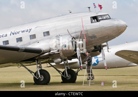Douglas DC-3 Dakota in der Flying Legends Airshow 2011, Imperial War Museum Duxford Stockfoto