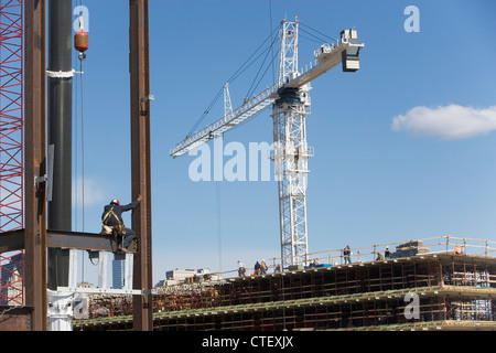 USA, New York, Long Island, New York City, männliche Arbeiter auf der Baustelle Stockfoto