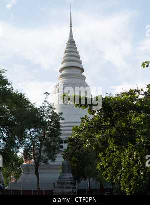 Hauptstupa auf Wat Phnom in Hauptstadt Phnom Penh in Kambodscha Stockfoto