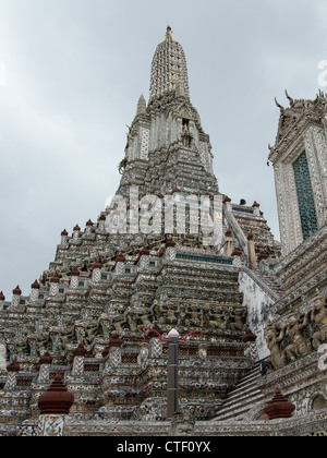 Prang des Wat Arun Rajwararam oder Tempel der Morgenröte in Bangkok Thailand Stockfoto