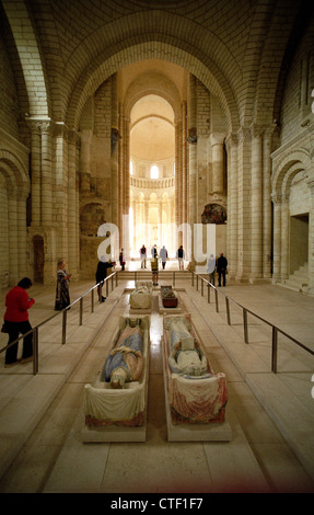 Abtei von Fontevraud, Loire, Frankreich. Juli 201. Gräber der Familie Plantagenet: Eleonore von Aquitanien und Heinrich II. von England Stockfoto