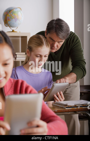 USA, California, Los Angeles, Lehrer und Jugendliche Schüler (14-15) Stockfoto