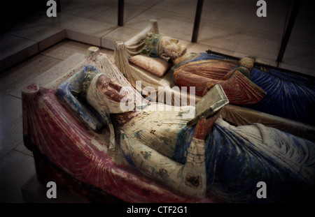 Abtei von Fontevraud, Loire, Frankreich. Juli 201. Gräber der Familie Plantagenet: Eleonore von Aquitanien und Heinrich II. von England Stockfoto