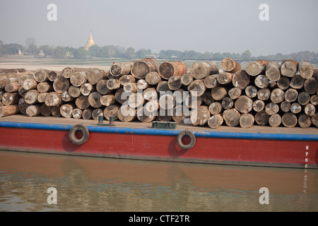 Transport-Protokolle auf dem Irrawaddy-Fluss in der Nähe von Mandalay, Myanmar Stockfoto