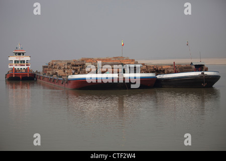 Transport-Protokolle auf dem Irrawaddy-Fluss in der Nähe von Mandalay, Myanmar Stockfoto