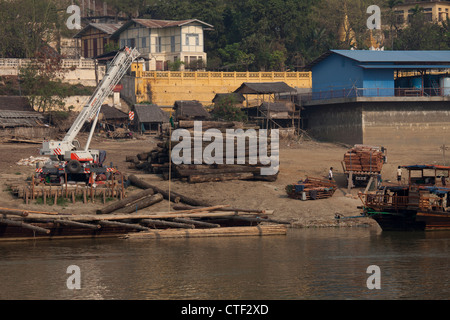 Transport-Protokolle auf dem Irrawaddy-Fluss in der Nähe von Mandalay, Myanmar Stockfoto