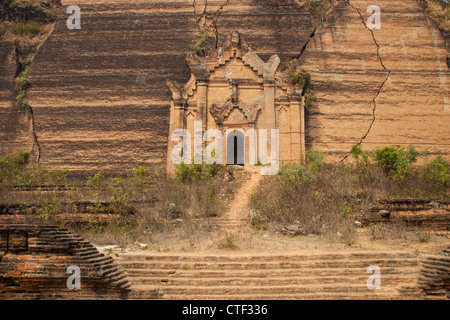 Mingun Paya Stupa Ruine in Mingun in der Nähe von Mandalay Myanmar Stockfoto