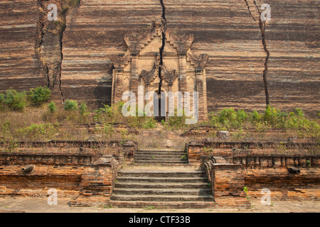 Mingun Paya Stupa Ruine in Mingun in der Nähe von Mandalay Myanmar Stockfoto