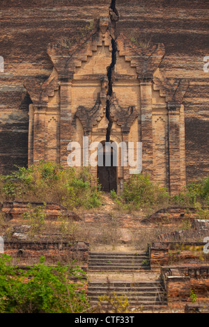 Mingun Paya Stupa Ruine in Mingun in der Nähe von Mandalay Myanmar Stockfoto