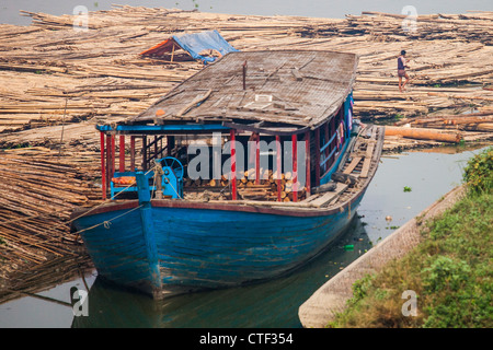 Transport-Protokolle auf dem Irrawaddy-Fluss in der Nähe von Mandalay, Myanmar Stockfoto