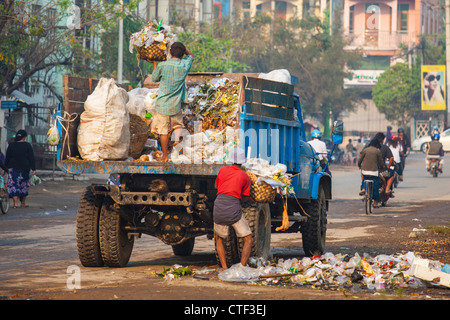 Müllabfuhr in Mandalay, Myanmar Stockfoto