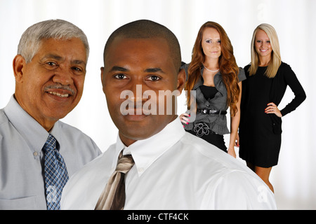 Business-Team von gemischten Rassen im Büro Stockfoto