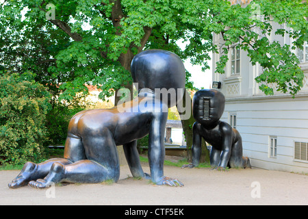 Tschechien, Prag, riesige Babys, Bronze-Skulptur von David Cerny im Museum Kampa Stockfoto