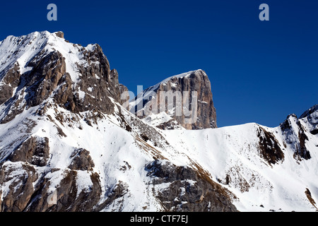 Cliff steht bei Alba bei Canazei Val Di Fassa Dolomiten Italien Stockfoto