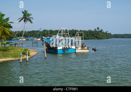 Angelboote/Fischerboote auf der Alapuzha, Kerala backwaters Stockfoto