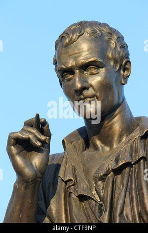 Nahaufnahme der Statue von Jean-Jacques Rousseau auf der Rousseau-Insel, Genf, Schweiz. Stockfoto