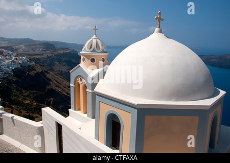 Wenig gewölbt-Kirche am Rande der Caldera von Santorin-Griechenland Stockfoto