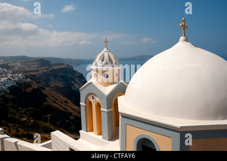 Wenig gewölbt-Kirche am Rande der Caldera von Santorin-Griechenland Stockfoto