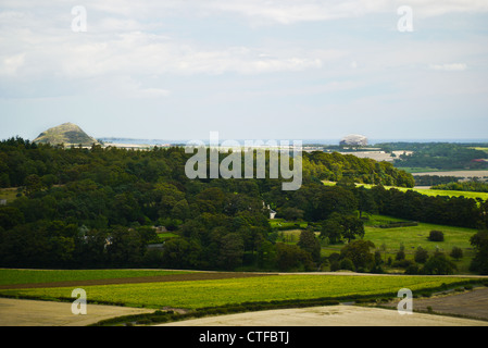 Blick über Bass Rock & Berwick Law, East Lothian, Schottland, Garleton Hügel entnommen Stockfoto