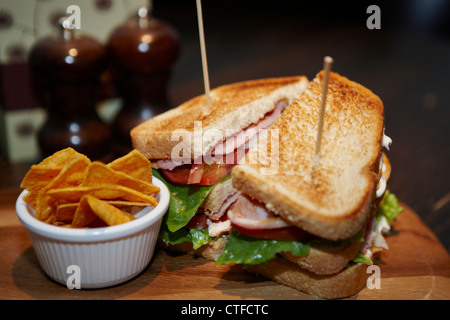 BLT-Toast mit nachos Stockfoto