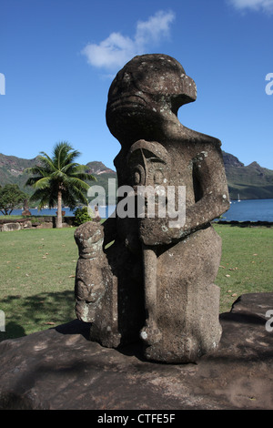 Tiki Statue auf der Insel Nuku Hiva, Französisch-Polynesien Stockfoto