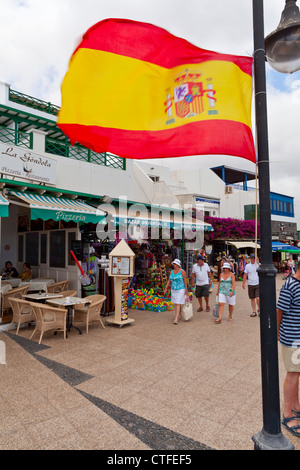 Geschäfte am Wasser vorne - Playa Blanca, Lanzarote, Kanarische Inseln, Spanien, Europa Stockfoto