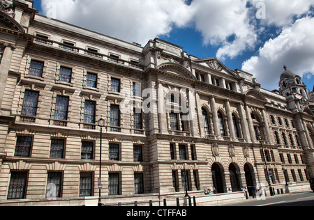 Ministerium der Verteidigung alten Krieg Bürogebäude auf Horse Guards Avenue aus Whitehall in London - UK Stockfoto