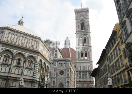 Santa Maria del Fiore, die Kathedrale von Florenz oder Basilika der Heiligen Maria von der Blume & The Baptisterium des Johanniterordens Stockfoto