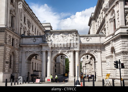 King Charles Street Bogen auf Whitehall - London-UK Stockfoto