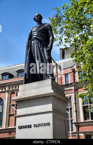 George Canning-Denkmal auf dem Platz vor dem Parlament in London UK Stockfoto