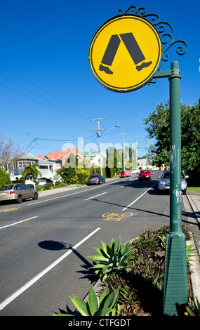 Ein Zeichen für einen Fußgängerüberweg in Brisbane in Queensland-Australien Stockfoto