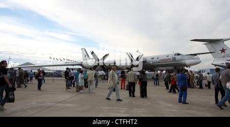 Turbo-Propeller strategische Bomber-Trägerrakete Tupolev Tu-95MS Bear (der internationalen Luft-und Salon MAKS-2011) Stockfoto