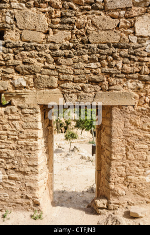 Tür in der Wand auf der Burg Capdepera, Mallorca/Mallorca Stockfoto
