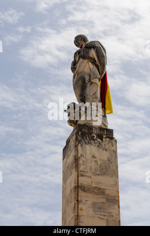 Statue zum Gedenken an den 100. Jahrestag der die päpstliche Bulle erklärt der Unbefleckten Empfängnis, Felanitx, Mallorca/Mallorca Stockfoto