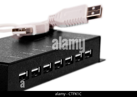 Ein USB-Hub-Makrofoto mit USB-Anschlüssen isoliert auf weißem Hintergrund Stockfoto