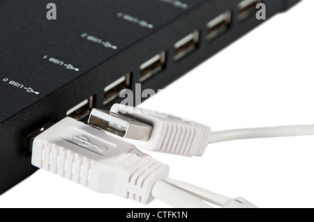 Ein USB-Hub-Makrofoto mit USB-Anschlüssen isoliert auf weißem Hintergrund Stockfoto