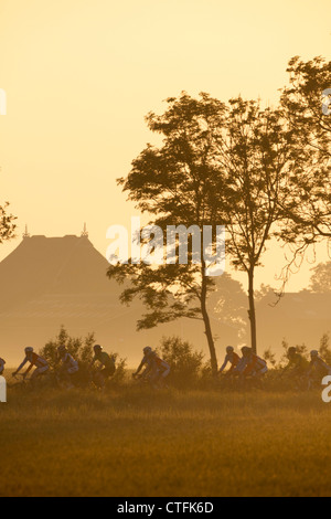 Den Niederlanden, Arum, in der Nähe von Bolsward. Elf Städte Fahrradtour (Niederländisch: Elfsteden Fietstocht). Stockfoto