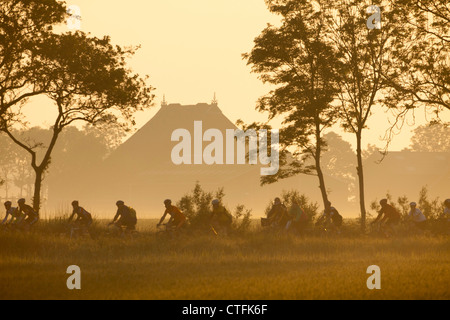 Den Niederlanden, Arum, in der Nähe von Bolsward. Elf Städte Fahrradtour (Niederländisch: Elfsteden Fietstocht). Stockfoto