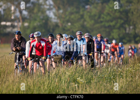 Den Niederlanden, Arum, in der Nähe von Bolsward. Elf Städte Fahrradtour (Niederländisch: Elfsteden Fietstocht). Stockfoto