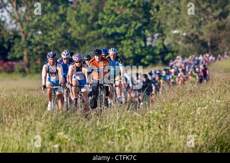 Den Niederlanden, Arum, in der Nähe von Bolsward. Elf Städte Fahrradtour (Niederländisch: Elfsteden Fietstocht). Stockfoto