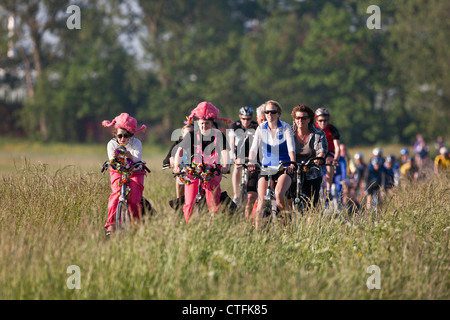 Den Niederlanden, Arum, in der Nähe von Bolsward. Elf Städte Fahrradtour (Niederländisch: Elfsteden Fietstocht). Stockfoto