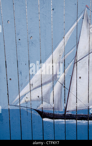 New York, Oswego. H. Lee White Marine Museum, Zaun mit Boot gemalt. Stockfoto