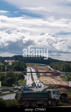 Baustelle der Verlängerung der Autobahn A8 aus derzeit 4 bis 6 Fahrspuren an Zusmarshausen, Deutschland am 15. Juli 2012. Stockfoto