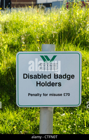 Parkplatz deaktiviert Besitzer melden Sie nur Stockfoto