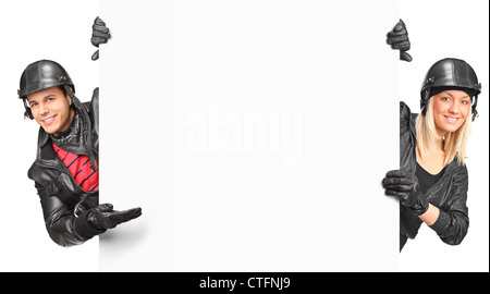 Junge männliche und weibliche Biker hält eine weiße panel Stockfoto